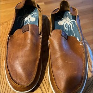 Olukai mens size 10/euro43 tan vegan leather slip on drop heel